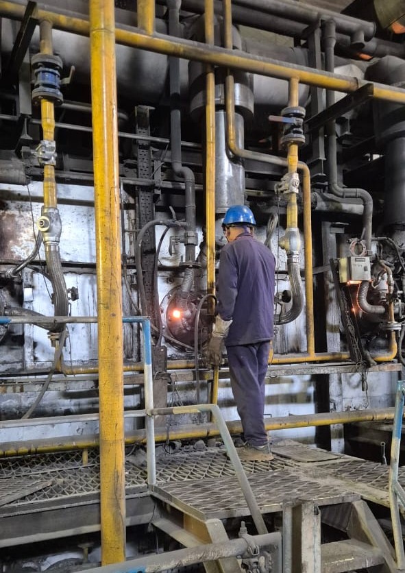 Industrial manpower working at manufacturing site